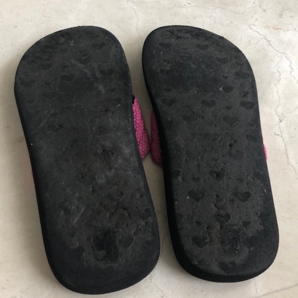 MAGENTA KNIT FLIP FLOPS - Picture 3 of 3